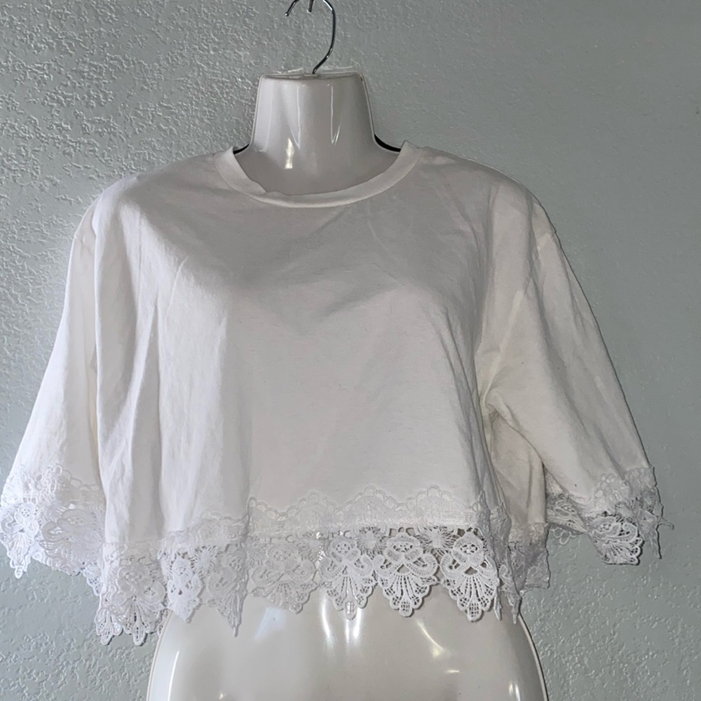 TOPSHOP Crop Top  Scallop Crochet Trim
